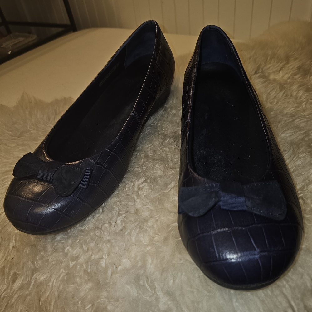 Vionic Navy Croc-Embossed Flats - Picture 13 of 15
